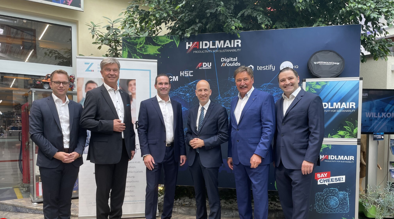 Arbeitsminister Kocher gemeinsam mit z.l.ö. auf Betriebstour in OÖ